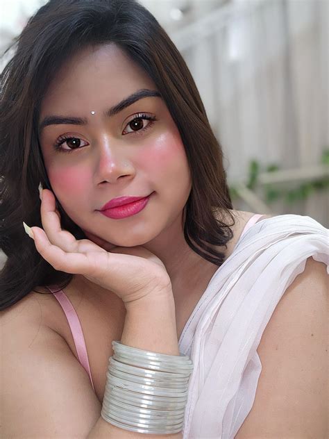 Amesha - 🩷🩷 | Facebook