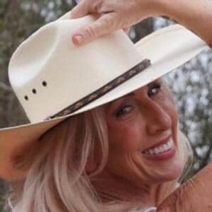 Lorelei Finds - Age, Bio, Family | Famous Birthdays