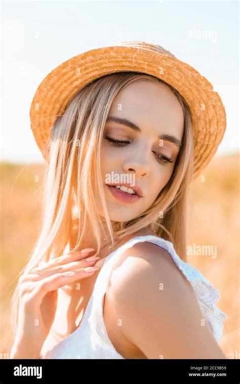 Sensual Sunshine Leak: 15 Reasons Why You Should Care - 4vo473o