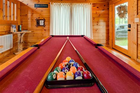 Bearly Naked Log Cabin - Gatlinburg, TN Cabin - Cozy Mountain Cabins