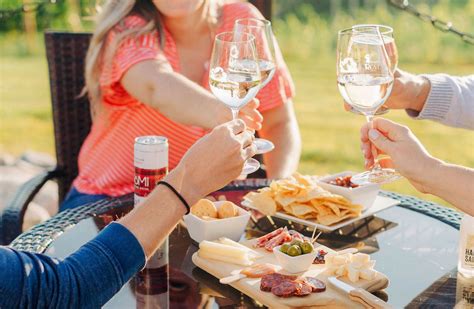 Food and Wine Pairing Rules 101 (Plus 3 Labor Day Recipes!) – Rove Winery