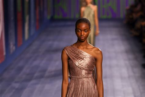 Dior’s haute couture collection is a waltz between simplicity and