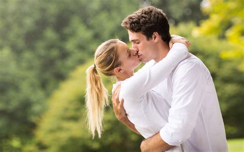 kissing hd wallpapers top  kissing hd backgrounds wallpaperaccess