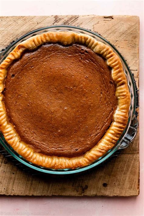 How to Crimp & Flute Pie Crust (Video) (VIDEO) - Sally's Baking Addiction