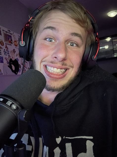 Xposed on Twitter: "It’s getting there pussy. https://t.co/JgCJEs7Qw0