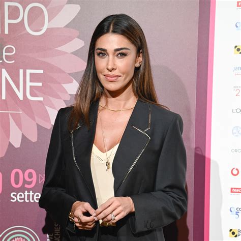 Belén Rodriguez, la dedica a Santiago: «Per sempre il mio principe