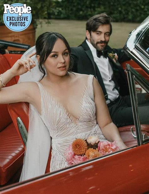 Hayley Orrantia is just married : r/HayleyOrrantiaFans