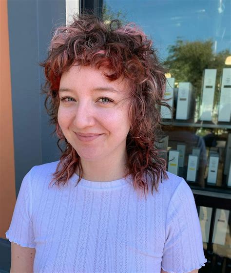 Modern Curly Wolf Cut Hairstyles and Trending Haircuts 20