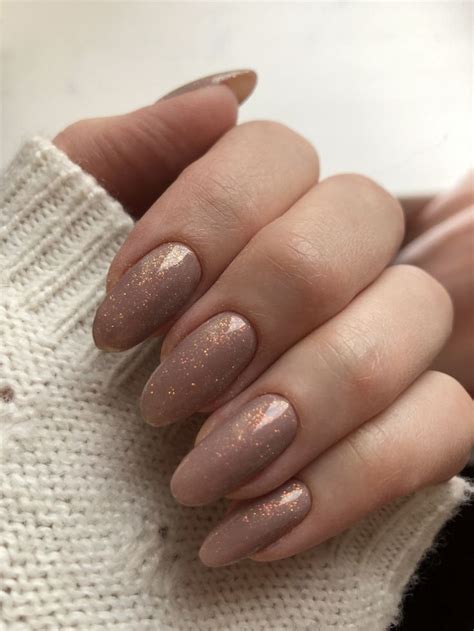 Нюд маникюр с блеском . Новогодний маникюр . | Pretty nails, Stylish ...