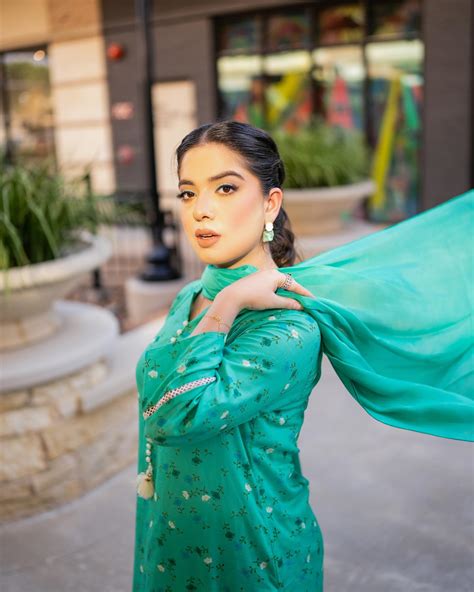 ARISHA RAZI KHAN (@arisharazikhan.official) • Instagram photos and videos