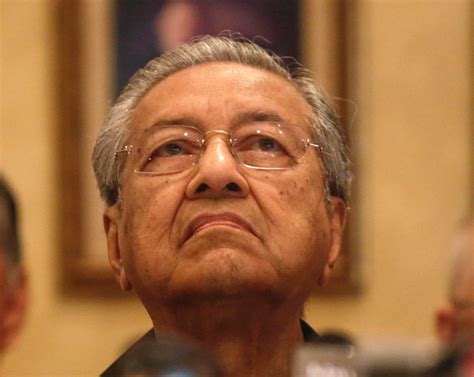 mahathir   stand   royals  budging   malay ag