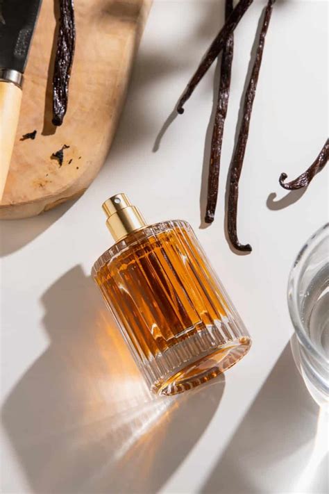 5 Ways to Make Vanilla Essential Oil Perfume | Hello Glow