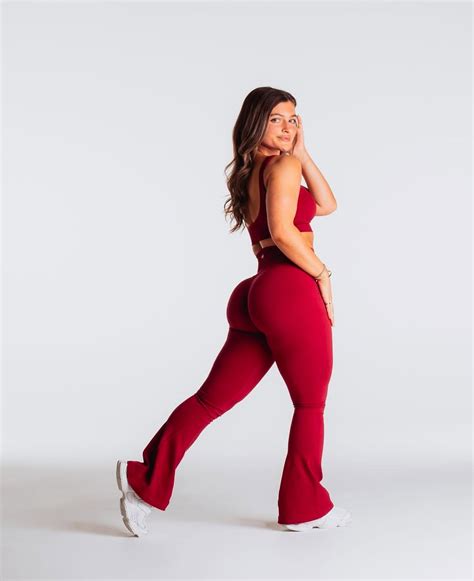 Lydia Doesburg | WOMENS FITNESS COACH | @nvgtn December Launch lookbook