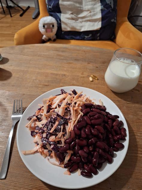 Day 142/15560 of being a wage cuck. Homemade coleslaw + beans. Mr