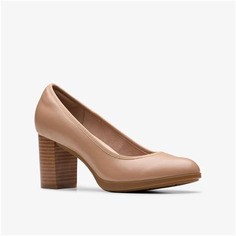 Women's Bayla Carly Warm Beige Leather Pumps | Clarks