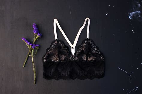 DIY: Black/Peach Bralette & Hipster Set – Tailor Made Blog