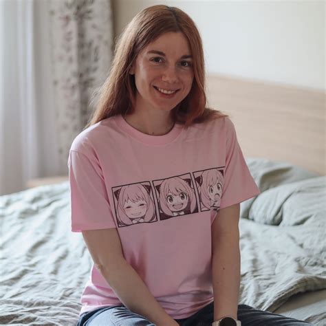 Spy x Family - T-Shirt Anya rose | Elbenwald
