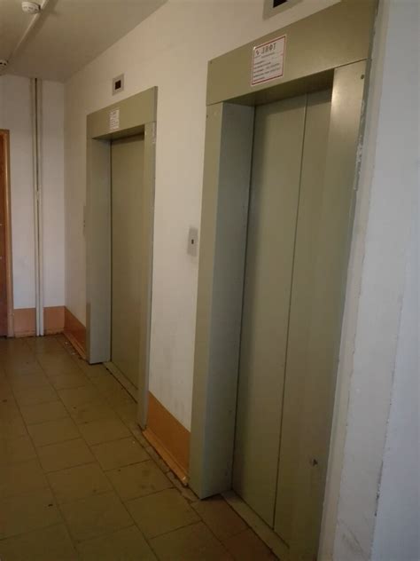 Лифт стоит с открытыми дверями на этаже что делать - 98 фото