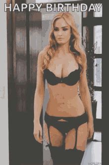 Hot Womens GIFs | Tenor