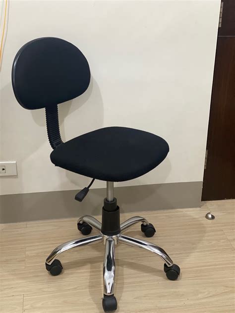 Office Chair with wheels on Carousell