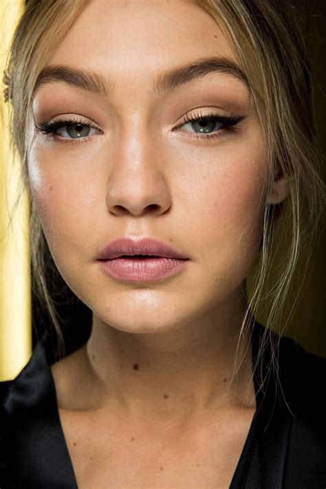 gigi hadid daughter face 2