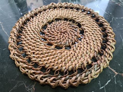 Салфетка-подставка ажурная плетёная | Braided rugs, Decorative wicker ...