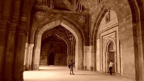 Purana Qila --- Architecture, Timings, Location, How to Reach