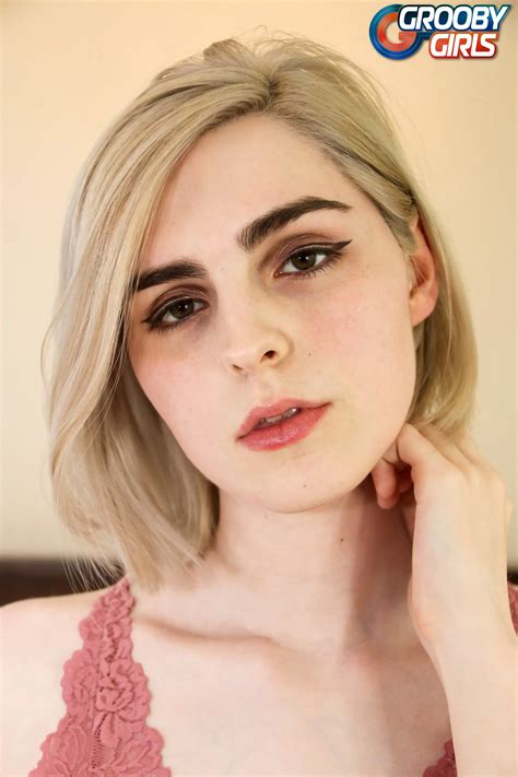 The beauty Ella Hollywood | Scrolller