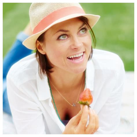 Pictures of Holly Davidson