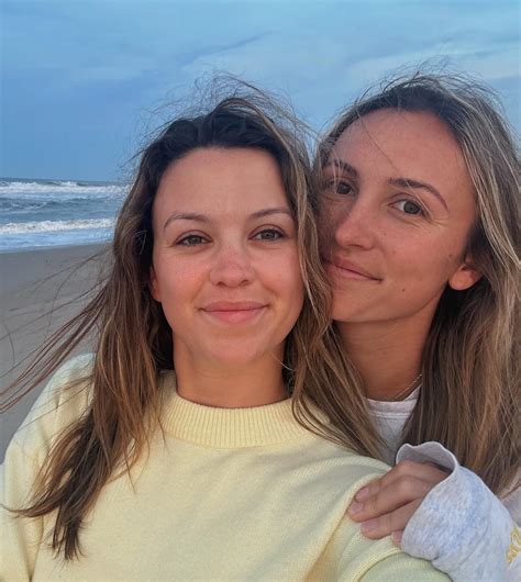 Sabrina Smith | will be here until further notice 🐚🫧⛵️🧡 | Instagram