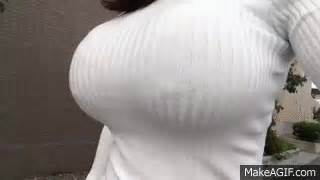 【個人】Lカップ爆乳の乳揺れ on Make a GIF