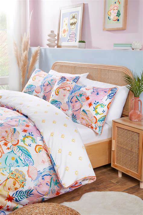 Southern Living bedding sets are selling out at major retailers 4