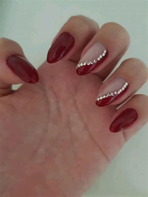 Unha Vermelha Com Pedrinhas - Esmaltação vermelha com pedras *imagem não autoral* | Unha natal e ...