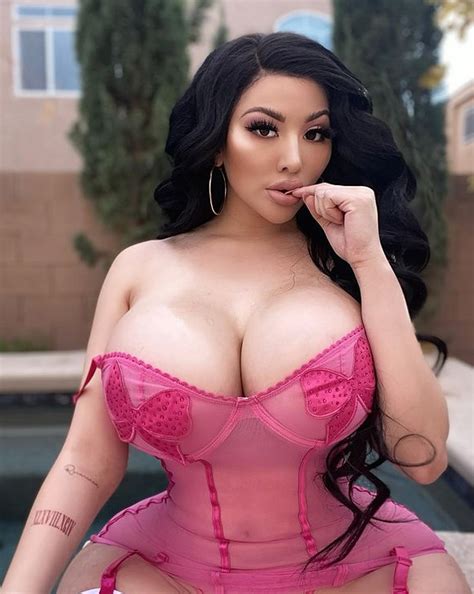 Güzelliğini Günde 10 Kez Seks Yapıyor Olmasına Borçlu Olduğunu Söyleyen