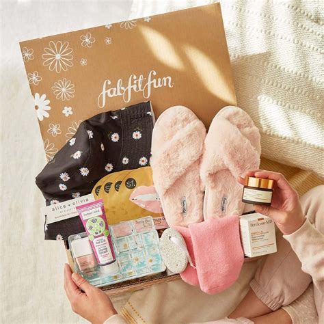 fabfitfun subscription review  read   buying
