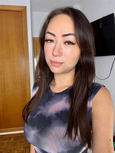 Face of a girl who loves vanilla ice cream - Sexy Sexy