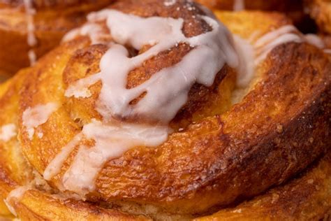 How Long Do Cinnamon Rolls Last and How To Store Them - Does It Go Bad?