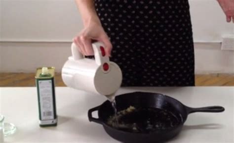 Как очистить чугунную сковороду - Со Вкусом