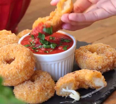 Super Crispy & Cheesy Onion Rings Recipe - DIY Joy