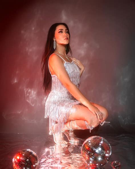 NATALIE TRAN | Thank you for 900k i be kickin my feet n shi 🤭 | Instagram