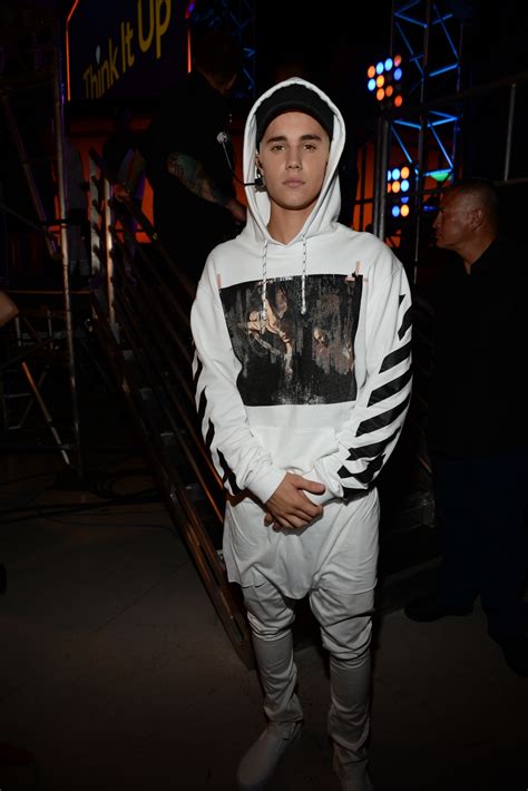 Justin Bieber naked: Singer's legal team threatens to sue after photos