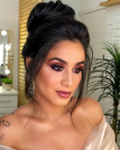 Penteado Vestido Um Ombro So - Penteado Para Vestido De Um Ombro Só: 7 Inspirações para Brilhar em ...