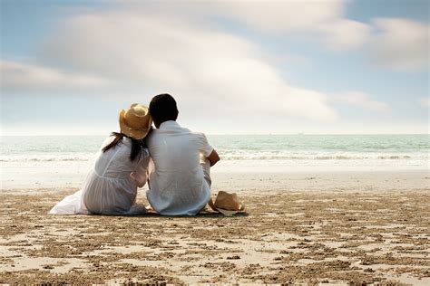 Beach Couples Pictures