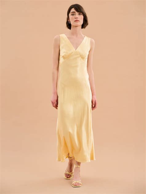 Best Graduation Dresses: 20 styles for your upcoming ceremony