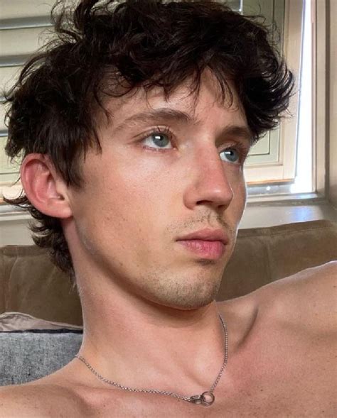15 Sexy Pics of Troye Sivan That Prove He's the Ultimate 'Angel Baby