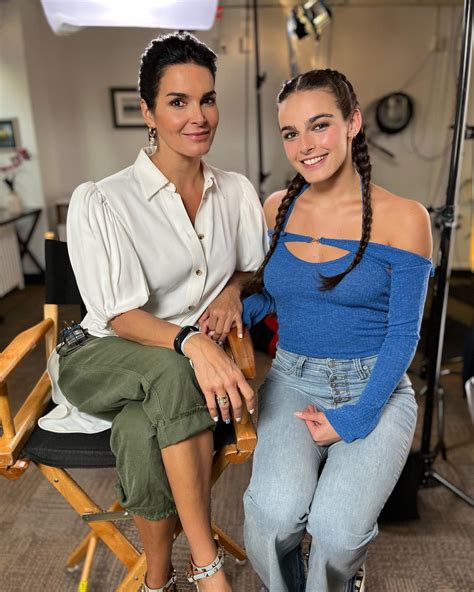 Angie Harmon, 50 : r/PrettyOlderWomen