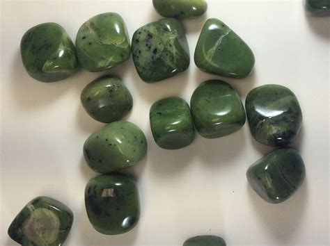 different kinds of jade stone Jade healing properties: discover the ...