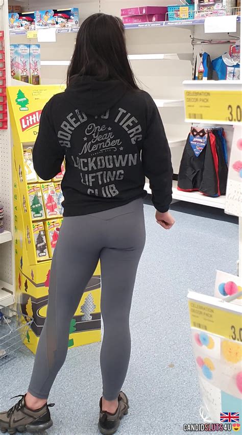 Sexy gym MILF shopping with face close up! (OC) [CS4U] - Spandex