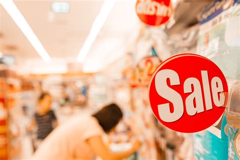 13 Strategies for Avoiding Impulse Buys and Sticking to Your Grocery List