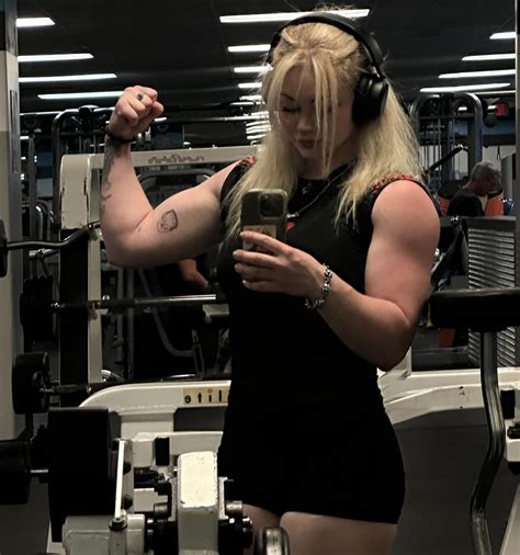 𝓬𝓱𝓵𝓸𝓫𝓲-𝔀𝓪𝓷 𝓴𝓮𝓷𝓸𝓫𝓲 ⭒ | u just got dumped outfits from @civilregime code